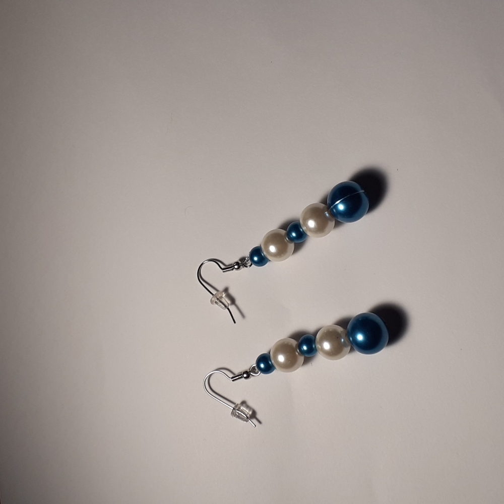 Diamond Bella Handcrafted Fashion earrings.